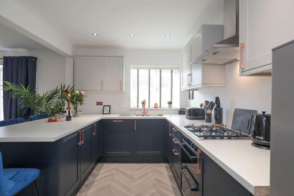 Perfect For Contractors With On Site Parking Villa Brierley Hill Luaran gambar