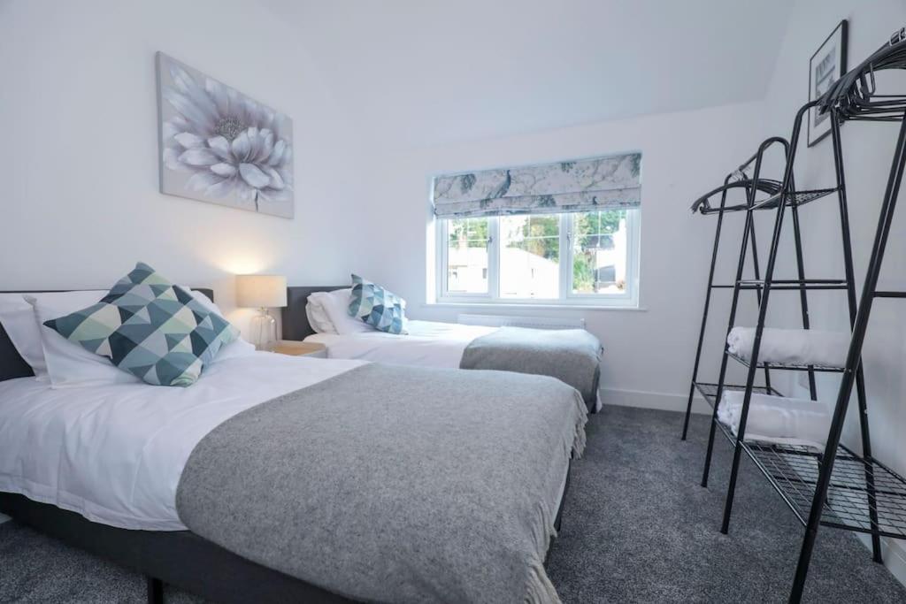 Perfect For Contractors With On Site Parking Villa Brierley Hill Luaran gambar